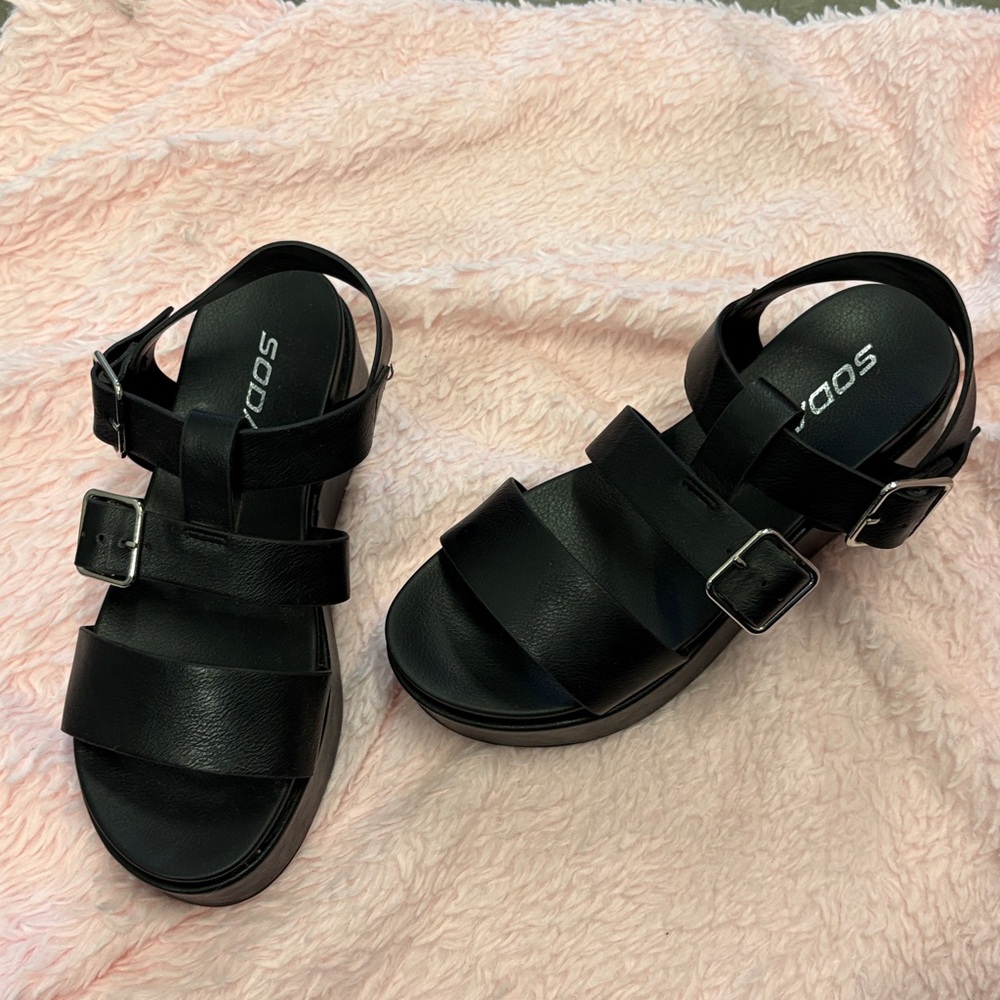 Stylish Platform Sandals - Picture 2 of 4